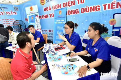 Khách đến lễ hội Không tiền mặt đông nghẹt, ngân hàng mở thêm giải thưởng trúng vàng và xe - Ảnh 7. Khách đến lễ hội Không tiền mặt đông nghẹt, ngân hàng mở thêm giải thưởng trúng vàng và xe - Ảnh 7.