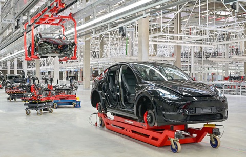 Các hãng ô tô học cách ký hợp đồng từ nguồn, như Tesla - Ảnh 1. Các hãng ô tô học cách ký hợp đồng từ nguồn, như Tesla - Ảnh 1.