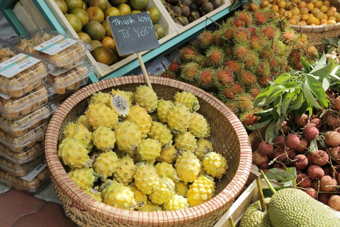 Khai mạc Tuần lễ trái cây Trên bến dưới thuyền, người dân tranh thủ mua vì vừa nhiều vừa rẻ - Ảnh 4. Khai mạc Tuần lễ trái cây Trên bến dưới thuyền, người dân tranh thủ mua vì vừa nhiều vừa rẻ - Ảnh 4.