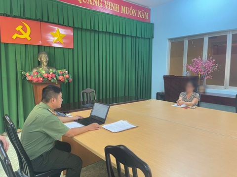 2 phụ nữ ở TP.HCM bị phạt vì đăng tin sai sự thật vụ tấn công 2 trụ sở UBND xã ở Đắk Lắk - Ảnh 1. 2 phụ nữ ở TP.HCM bị phạt vì đăng tin sai sự thật vụ tấn công 2 trụ sở UBND xã ở Đắk Lắk - Ảnh 1.