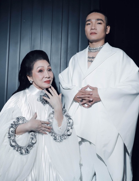 Tin tức giải trí ngày 18-6: Ngọc Huyền đến viếng mộ ‘người tình sân khấu’ Vũ Linh - Ảnh 3. Tin tức giải trí ngày 18-6: Ngọc Huyền đến viếng mộ ‘người tình sân khấu’ Vũ Linh - Ảnh 3.