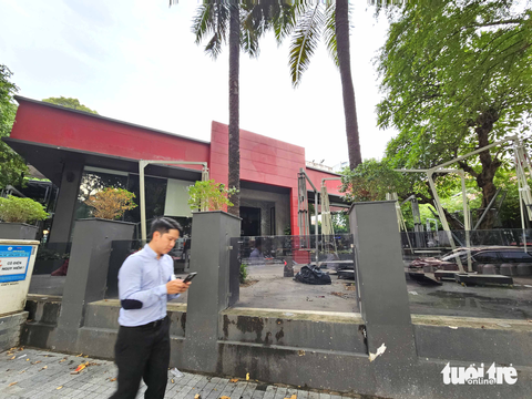 Chuỗi nhà hàng, cà phê của Novaland về tay doanh nghiệp Singapore - Ảnh 1. Quán cà phê PhinDeli từng thuộc hệ sinh thái của NovaGroup đã đóng cửa tại hồ Con Rùa (quận 1, TP.HCM) - Ảnh: NGỌC HIỂN