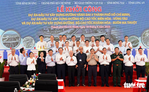 Thủ tướng: Quyết tâm đến năm 2025 có trên 3.000km cao tốc đưa vào khai thác - Ảnh 2. Thủ tướng: Quyết tâm đến năm 2025 có trên 3.000km cao tốc đưa vào khai thác - Ảnh 2.