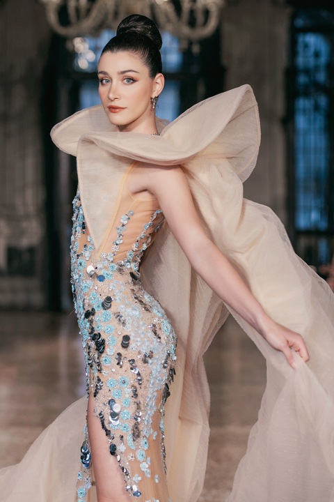Hoa hậu Ý mặc áo dài tôn vinh Việt Nam trong show Hoàng Hải ở Venice - Ảnh 2. Hoa hậu Ý mặc áo dài tôn vinh Việt Nam trong show Hoàng Hải ở Venice - Ảnh 2.