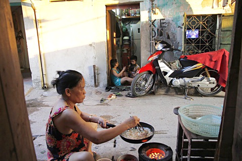 Nhiều người dân ở Hà Nội vẫn phải sống trong những căn nhà chật hẹp dưới 20m2 - Ảnh: NAM TRẦN Nhiều người dân ở Hà Nội vẫn phải sống trong những căn nhà chật hẹp dưới 20m2 - Ảnh: NAM TRẦN