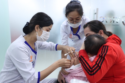 Vượt qua làn sóng nói không với vắc xin - Ảnh 1. Vượt qua làn sóng nói không với vắc xin - Ảnh 1.