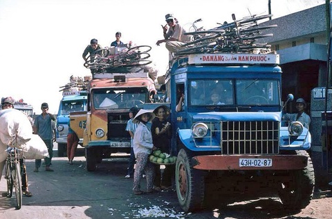 Xe đò thập niên 1980 tuyến miền Trung rất “trần ai” mỗi khi vượt đèo Hải Vân - Ảnh tư liệu Xe đò thập niên 1980 tuyến miền Trung rất “trần ai” mỗi khi vượt đèo Hải Vân - Ảnh tư liệu