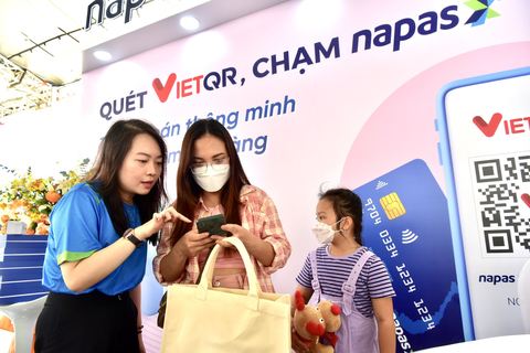 Lễ hội Không tiền mặt: Bất ngờ với chục nghìn lượt khách ghé quét QR uống cà phê, trà đào... - Ảnh 2. Lễ hội Không tiền mặt: Bất ngờ với chục nghìn lượt khách ghé quét QR uống cà phê, trà đào... - Ảnh 2.