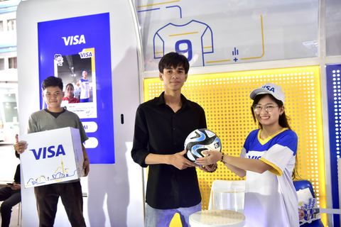 Lễ hội Không tiền mặt: Bất ngờ với chục nghìn lượt khách ghé quét QR uống cà phê, trà đào... - Ảnh 3. Lễ hội Không tiền mặt: Bất ngờ với chục nghìn lượt khách ghé quét QR uống cà phê, trà đào... - Ảnh 3.