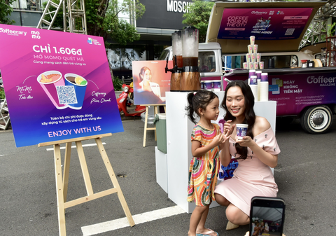 Lễ hội Không tiền mặt: Bất ngờ với chục nghìn lượt khách ghé quét QR uống cà phê, trà đào... - Ảnh 4. Lễ hội Không tiền mặt: Bất ngờ với chục nghìn lượt khách ghé quét QR uống cà phê, trà đào... - Ảnh 4.