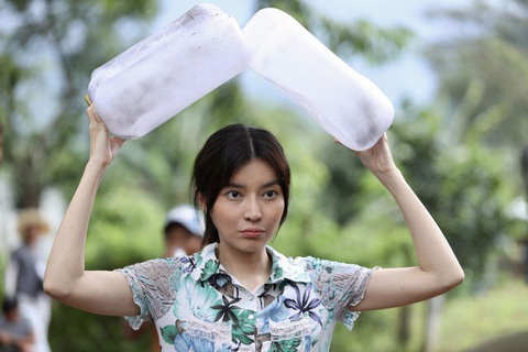 Nữ chính số khổ trong phim Việt top 1 rating gây tranh cãi vì trang điểm quá kỹ - Ảnh 9. Nữ chính số khổ trong phim Việt top 1 rating gây tranh cãi vì trang điểm quá kỹ - Ảnh 9.