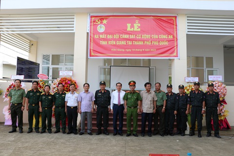 Ra mắt Đại đội cảnh sát cơ động ở Phú Quốc - Ảnh 1. Ra mắt Đại đội cảnh sát cơ động ở Phú Quốc - Ảnh 1.