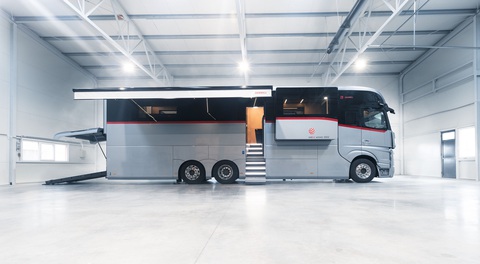 Nhà di động như du thuyền sang trọng: Mọi thứ đều được sưởi ấm, có cả garage để vừa xe Mercedes-Benz - Ảnh 5. Nhà di động như du thuyền sang trọng: Mọi thứ đều được sưởi ấm, có cả garage để vừa xe Mercedes-Benz - Ảnh 5.
