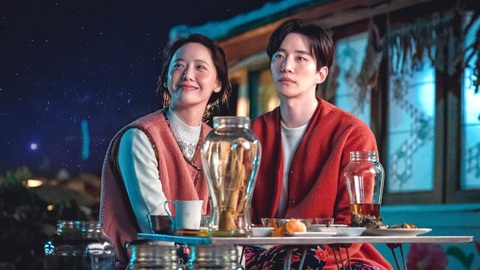 Phản ứng hóa học bùng nổ, phim của YoonA và Lee Jun Ho vẫn bị Knet chê lỗi thời - Ảnh 1. Phản ứng hóa học bùng nổ, phim của YoonA và Lee Jun Ho vẫn bị Knet chê lỗi thời - Ảnh 1.