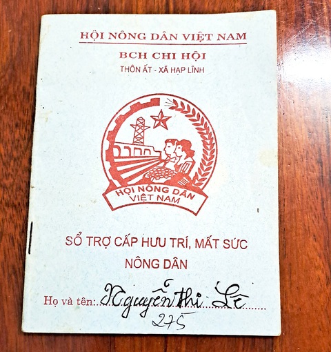 Sổ lương hưu của một nông dân ở khu Ất Sổ lương hưu của một nông dân ở khu Ất