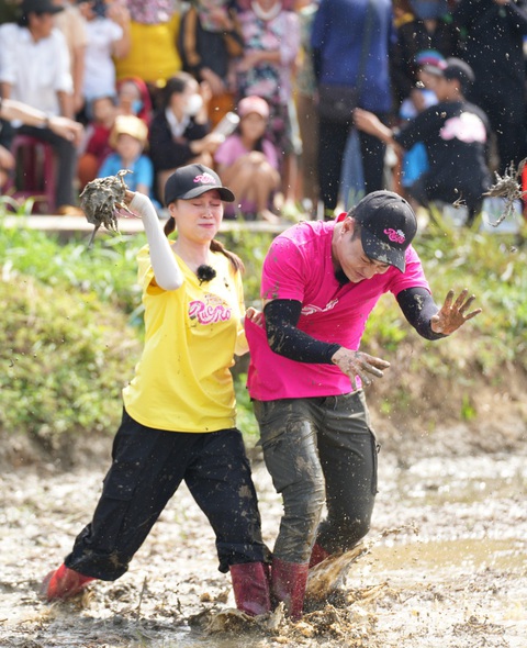 Ninh Dương Lan Ngọc làm thánh chơi dơ khiến Isaac khóc thét - Ảnh 3. Ninh Dương Lan Ngọc làm thánh chơi dơ khiến Isaac khóc thét - Ảnh 3.