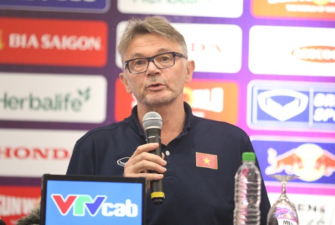 HLV Philippe Troussier: Công Phượng, Quang Hải, Văn Toàn có thể ra sân cùng lúc - Ảnh 1. HLV Philippe Troussier: Công Phượng, Quang Hải, Văn Toàn có thể ra sân cùng lúc - Ảnh 1.