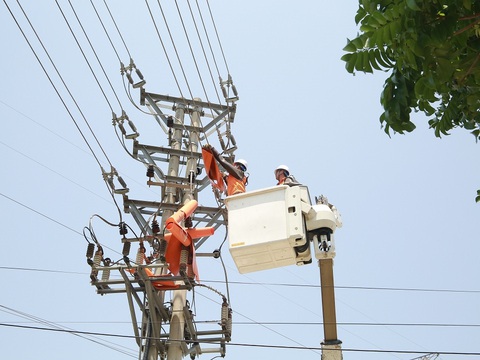 Điện lực miền Bắc nỗ lực cấp điện trong điều kiện thời tiết khó khăn - Ảnh 2. Điện lực miền Bắc nỗ lực cấp điện trong điều kiện thời tiết khó khăn - Ảnh 2.