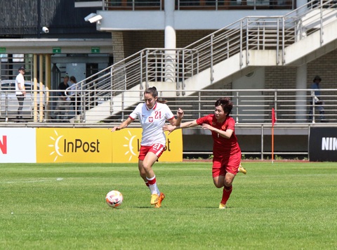 Tuyển nữ Việt Nam thua U23 Ba Lan, Huỳnh Như bị đau phải rời sân - Ảnh 1. Tuyển nữ Việt Nam thua U23 Ba Lan, Huỳnh Như bị đau phải rời sân - Ảnh 1.