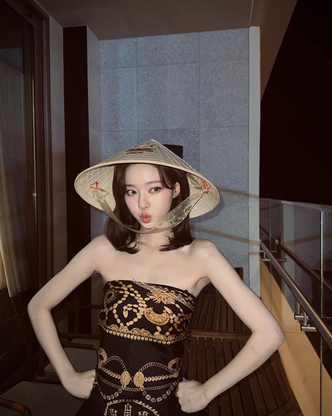 Aespa biểu diễn tại Việt Nam, visual gây sốt khắp cõi mạng - Ảnh 6. Aespa biểu diễn tại Việt Nam, visual gây sốt khắp cõi mạng - Ảnh 6.