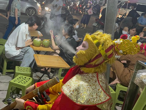 Ảnh vui 2-6: Bữa ăn áp lực nhất trong đời - Ảnh 2. Ảnh vui 2-6: Bữa ăn áp lực nhất trong đời - Ảnh 2.