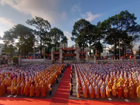 Đại lễ Phật đản: Phát huy tinh thần phụng đạo, giúp đời - Ảnh 4. Đại lễ Phật đản: Phát huy tinh thần phụng đạo, giúp đời - Ảnh 4.