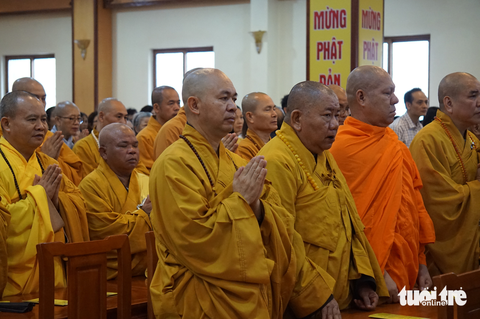 Thủ tướng chúc mừng Đại lễ Phật đản cùng đông đảo nhân dân - Ảnh 3. Thủ tướng chúc mừng Đại lễ Phật đản cùng đông đảo nhân dân - Ảnh 3.
