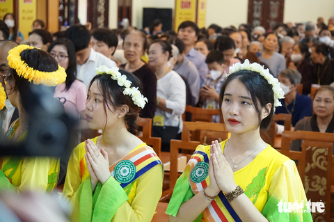 Thủ tướng chúc mừng Đại lễ Phật đản cùng đông đảo nhân dân - Ảnh 4. Thủ tướng chúc mừng Đại lễ Phật đản cùng đông đảo nhân dân - Ảnh 4.
