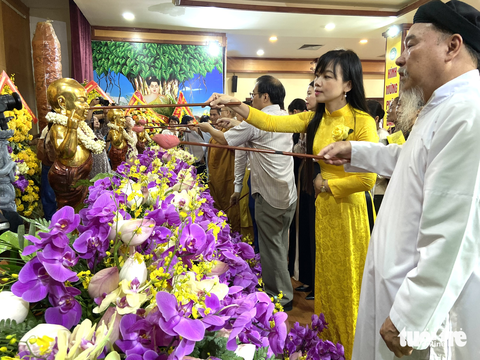 Thủ tướng chúc mừng Đại lễ Phật đản cùng đông đảo nhân dân - Ảnh 6. Thủ tướng chúc mừng Đại lễ Phật đản cùng đông đảo nhân dân - Ảnh 6.