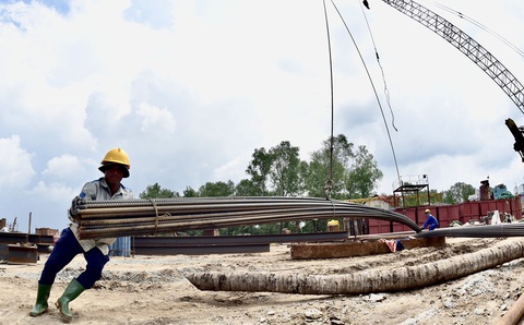 Công trường xây dựng cầu Nhơn Trạch tại xã Long Tân, huyện Nhơn Trạch, Đồng Nai - Ảnh: T.T.D. Công trường xây dựng cầu Nhơn Trạch tại xã Long Tân, huyện Nhơn Trạch, Đồng Nai - Ảnh: T.T.D.