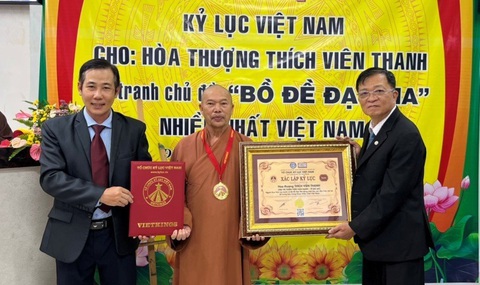 Người vẽ 1.000 bức tranh Bồ Đề Đạt Ma lập kỷ lục Việt Nam - Ảnh 1. Người vẽ 1.000 bức tranh Bồ Đề Đạt Ma lập kỷ lục Việt Nam - Ảnh 1.