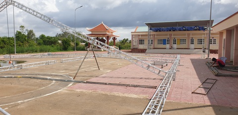 Nghi vấn cán bộ huyện mặc cả lại quả: Nhà thầu nói gì? - Ảnh 1. Nghi vấn cán bộ huyện mặc cả lại quả: Nhà thầu nói gì? - Ảnh 1.