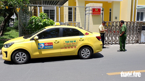 Lật tẩy trò gian lận cước taxi ở sân bay: Có thể kích giá tăng 10 lần - Ảnh 3. Lật tẩy trò gian lận cước taxi ở sân bay: Có thể kích giá tăng 10 lần - Ảnh 3.