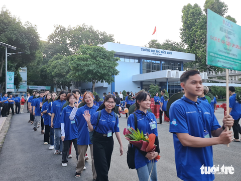 Hơn 700 chiến sĩ Mùa hè xanh Bách khoa xuất quân - Ảnh 1. Hơn 700 chiến sĩ Mùa hè xanh Bách khoa xuất quân - Ảnh 1.