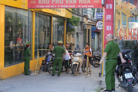 CĐV Hải Phòng đi Nam Định xem tuyển Việt Nam đá vì thấy... chưa đã - Ảnh 3. CĐV Hải Phòng đi Nam Định xem tuyển Việt Nam đá vì thấy... chưa đã - Ảnh 3.