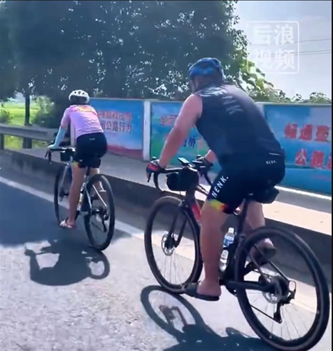 Cho con nghỉ học đạp xe hàng nghìn km để trải nghiệm cuộc sống - Ảnh 1. Cho con nghỉ học đạp xe hàng nghìn km để trải nghiệm cuộc sống - Ảnh 1.