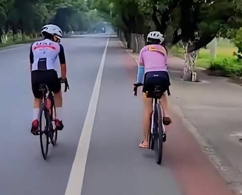 Cho con nghỉ học đạp xe hàng nghìn km để trải nghiệm cuộc sống - Ảnh 5. Cho con nghỉ học đạp xe hàng nghìn km để trải nghiệm cuộc sống - Ảnh 5.