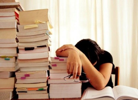 Áp lực thi cử khiến nhiều học sinh thức khuya, căng thẳng - Ảnh minh họa Áp lực thi cử khiến nhiều học sinh thức khuya, căng thẳng - Ảnh minh họa