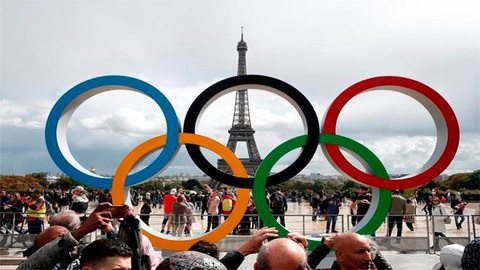 Cảnh sát Pháp bất ngờ khám xét trụ sở ban tổ chức Olympic 2024 - Ảnh 1. Cảnh sát Pháp bất ngờ khám xét trụ sở ban tổ chức Olympic 2024 - Ảnh 1.