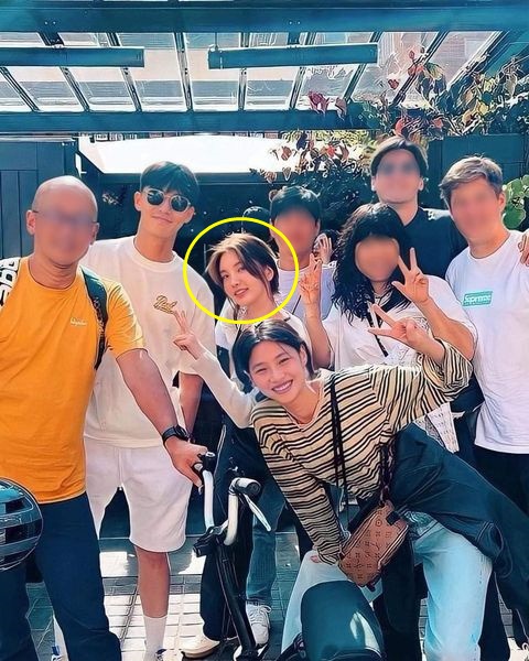 Rộ tin Park Seo Joon hẹn hò nữ YouTuber xinh đẹp, nổi tiếng - Ảnh 1. Park Seo Joon và bạn gái tin đồn - YouTuber Xooos (Kim Su Yeon) chung khung hình
