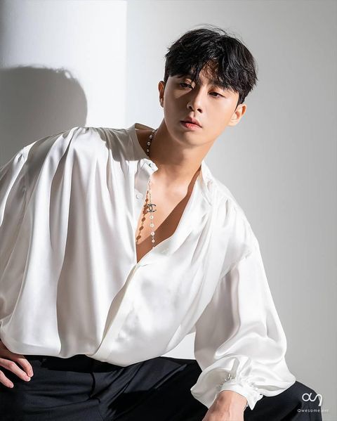 Rộ tin Park Seo Joon hẹn hò nữ YouTuber xinh đẹp, nổi tiếng - Ảnh 3. Park Seo Joon được biết đến ngôi sao nổi tiếng của Hàn Quốc đang mở rộng tên tuổi ra quốc tế