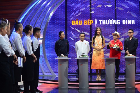 Top Chef Việt Nam tập 2: Thử thách sáng tạo món ăn từ 4 loại gà - Ảnh 1. Top Chef Việt Nam tập 2: Thử thách sáng tạo món ăn từ 4 loại gà - Ảnh 1.