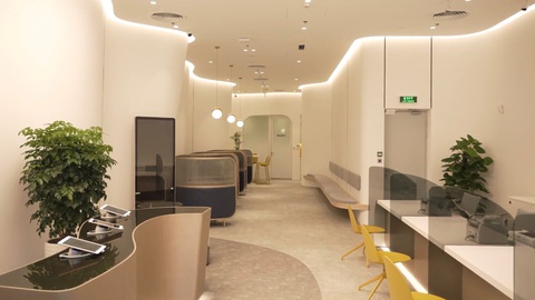 Prudential đổi mới mô hình chăm sóc khách hàng, ra mắt bản tóm tắt hợp đồng bảo hiểm nhân thọ - Ảnh 3. Trung tâm chăm sóc khách hàng mới vừa được khai trương tại Đà Nẵng vào tháng 5 vừa qua.