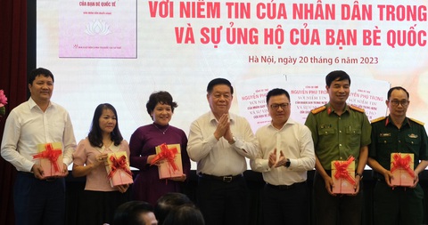 Ra mắt sách về Tổng bí thư với niềm tin của nhân dân và sự ủng hộ của bạn bè quốc tế - Ảnh 2. Ra mắt sách về Tổng bí thư với niềm tin của nhân dân và sự ủng hộ của bạn bè quốc tế - Ảnh 2.