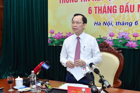 Ngân hàng Nhà nước rất mong tín dụng tăng lên, lãi suất hạ xuống - Ảnh 1. Ngân hàng Nhà nước rất mong tín dụng tăng lên, lãi suất hạ xuống - Ảnh 1.