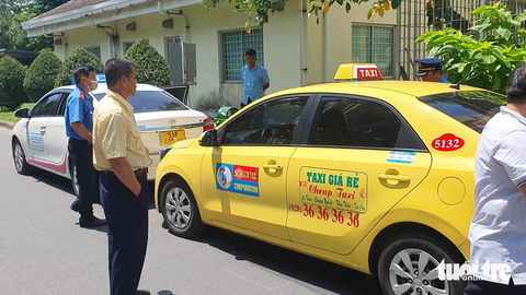 Tân Sơn Nhất họp khẩn: tạm dừng hoạt động Cheap và Saigontourist taxi - Ảnh 1. Tân Sơn Nhất họp khẩn: tạm dừng hoạt động Cheap và Saigontourist taxi - Ảnh 1.