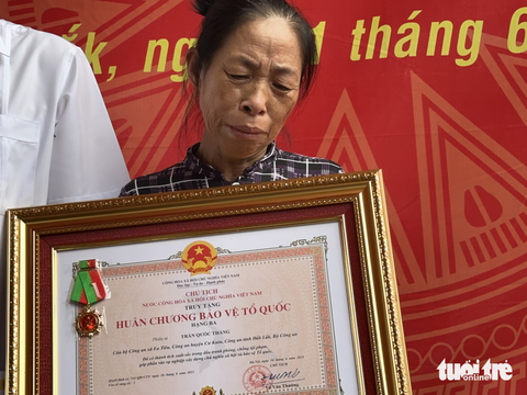 Bà Trần Thị Hòa (mẹ liệt sĩ Thắng) vẫn chưa hết đau buồn - Ảnh: TÂM AN Bà Trần Thị Hòa (mẹ liệt sĩ Thắng) vẫn chưa hết đau buồn - Ảnh: TÂM AN