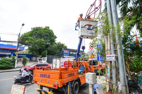 Tin tức sáng 22-6: Cắt điện phải báo trước; Cảnh báo tin nhắn lừa trúng tuyển lớp 10 - Ảnh 1. Tin tức sáng 22-6: Cắt điện phải báo trước; Cảnh báo tin nhắn lừa trúng tuyển lớp 10 - Ảnh 1.