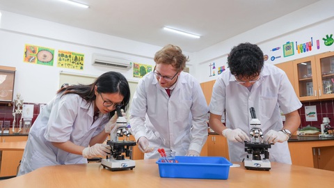 Chưa giỏi tiếng Anh có thể theo học Trường Quốc tế Á Châu? - Ảnh 2. Chưa giỏi tiếng Anh có thể theo học Trường Quốc tế Á Châu? - Ảnh 2.