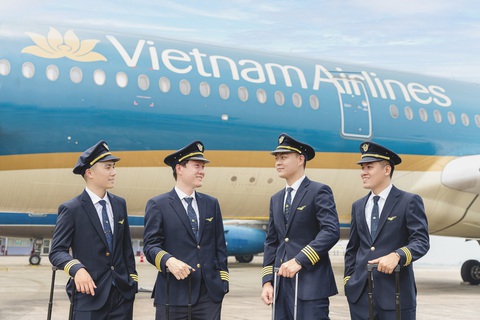 Vietnam Airlines dẫn đầu thị phần đường bay Việt Nam - Pháp sau 20 năm khai thác - Ảnh 1. Vietnam Airlines dẫn đầu thị phần đường bay Việt Nam - Pháp sau 20 năm khai thác - Ảnh 1.